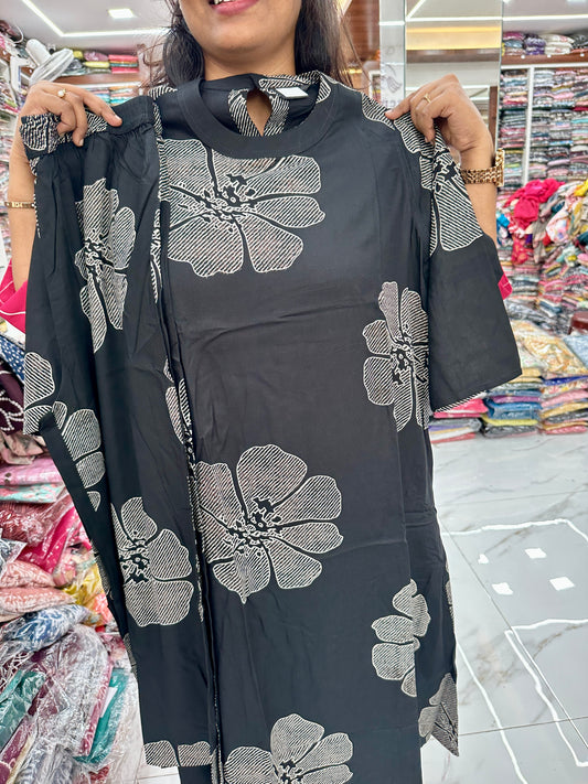 Co Ord Set Black Round Flower
