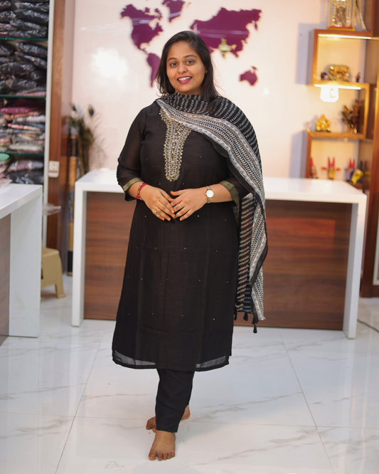 Premium Banarasi Silk 3 Pcs Salwar Set - VNSS11